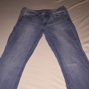 American eagle artist stretch light jeans.